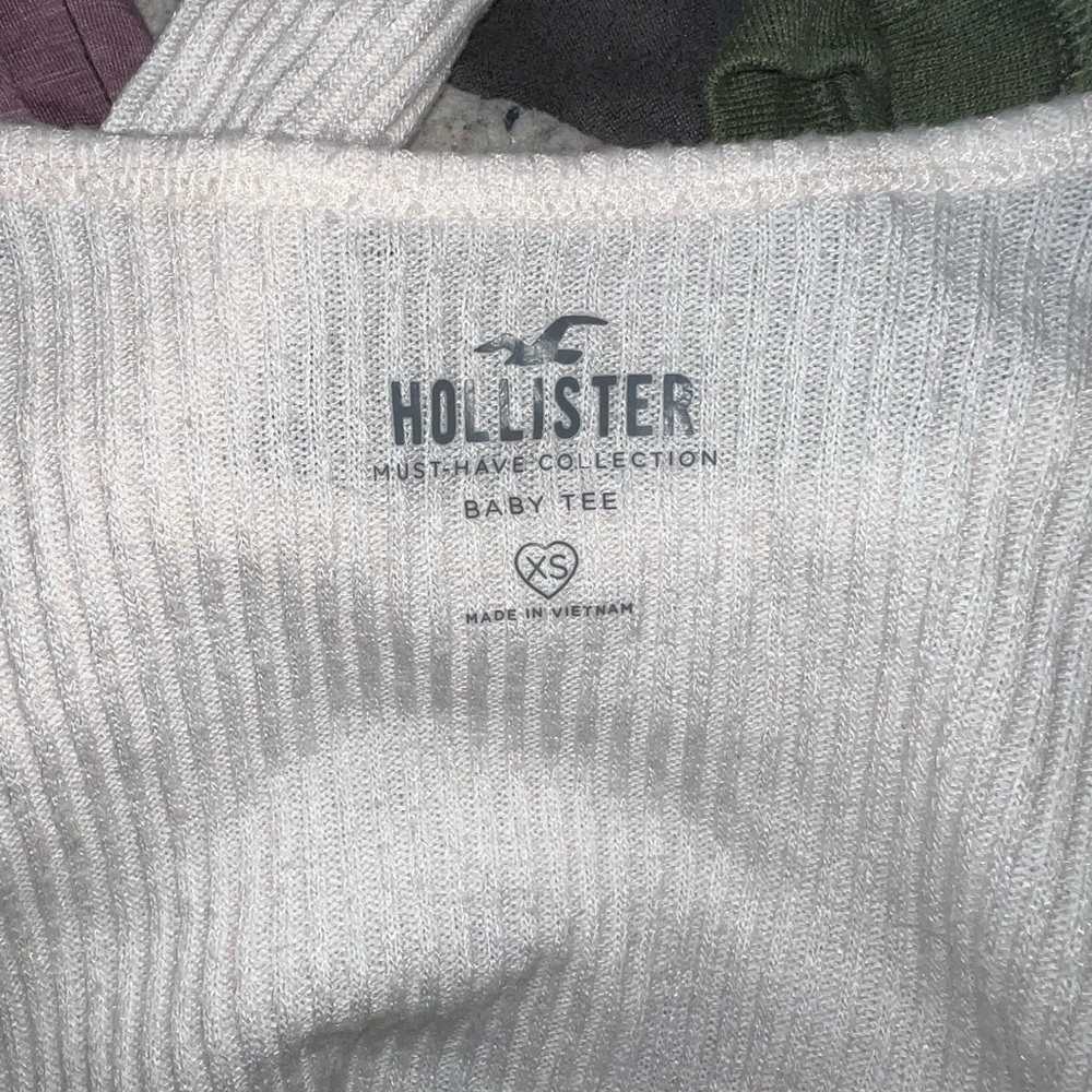 Hollister Cream Long Sleeve Fitted Top with Rose Embroidery Scoop Neck Size XS - Picture 6 of 6